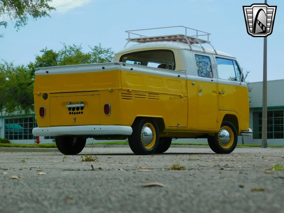 1968 Volkswagen Bay-Window Bus - Image 8 of 12