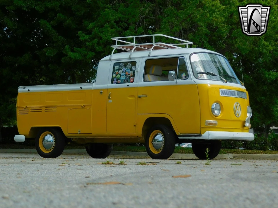 1968 Volkswagen Bay-Window Bus - Image 9 of 12