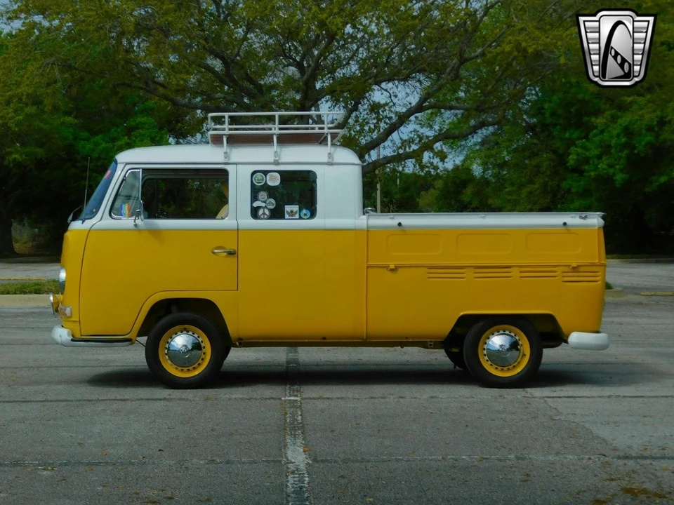 1968 Volkswagen Bay-Window Bus - Image 15 of 21