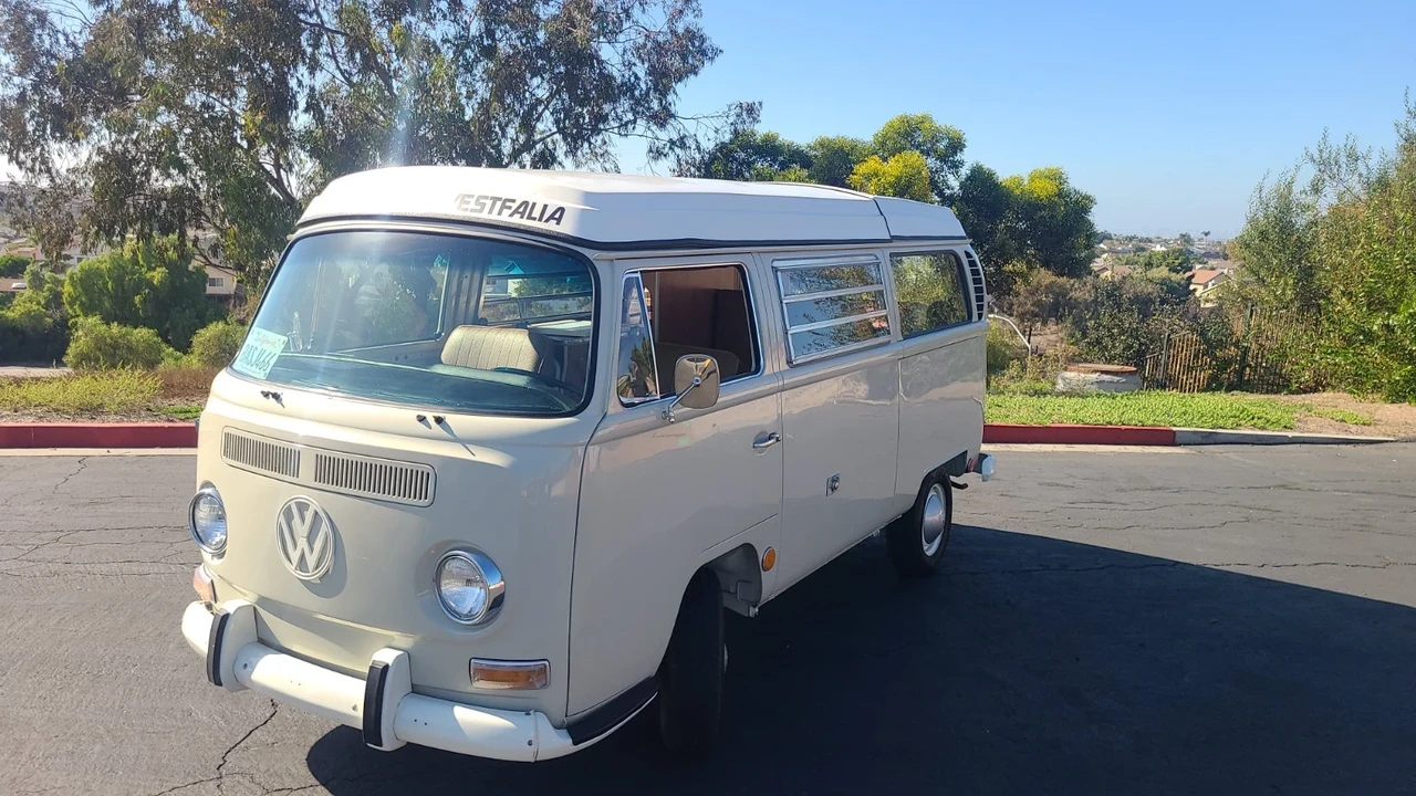 1968 Volkswagen Bay-Window Bus - Image 2 of 21