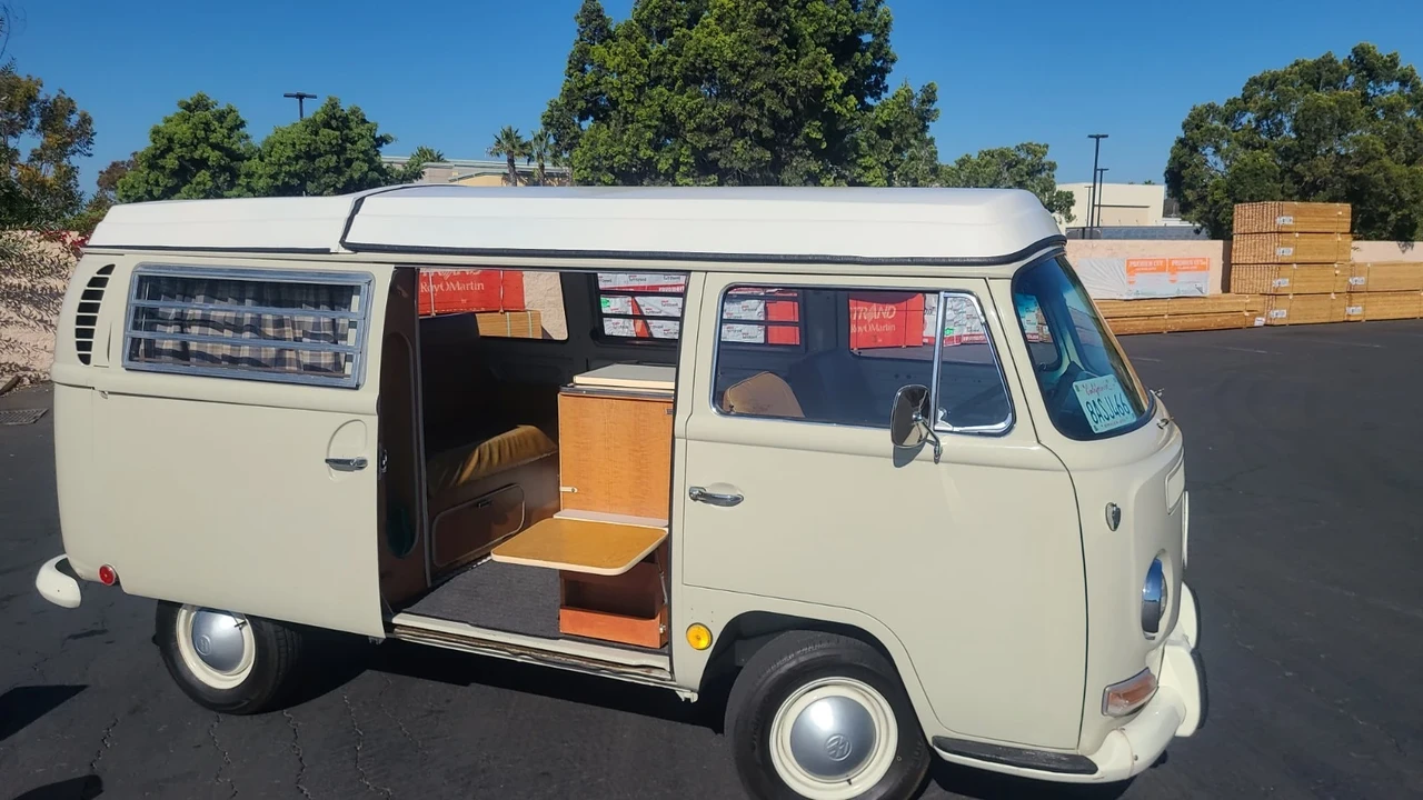 1968 Volkswagen Bay-Window Bus - Image 4 of 21