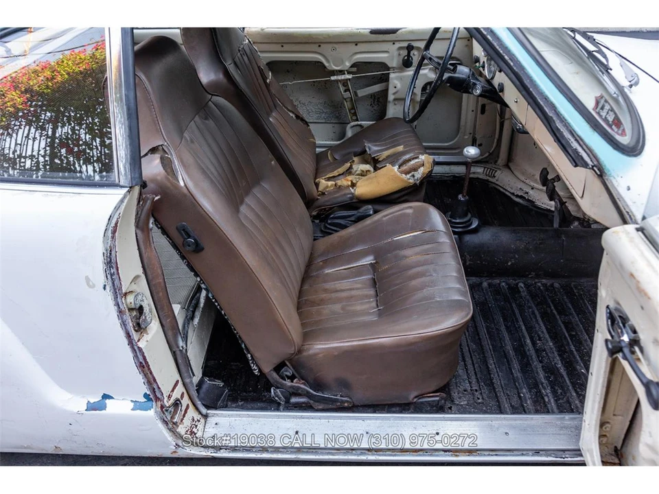 1968 Volkswagen Karmann Ghia Type 14 - Image 19 of 31