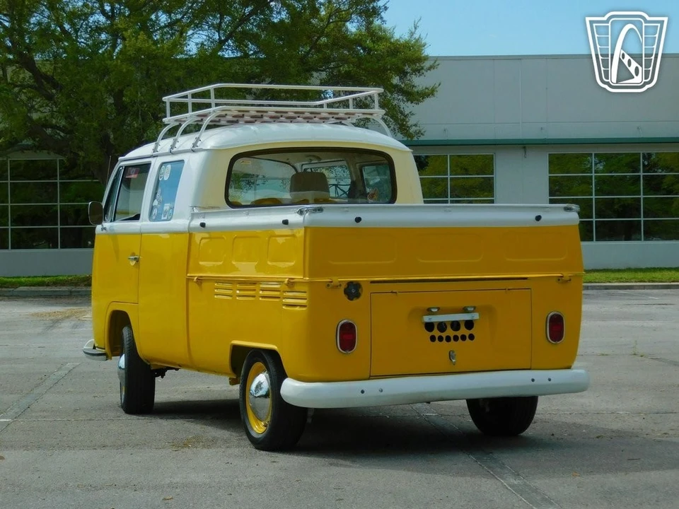 1968 Volkswagen Bay-Window Bus - Image 11 of 12
