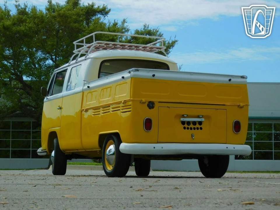 1968 Volkswagen Bay-Window Bus - Image 10 of 12