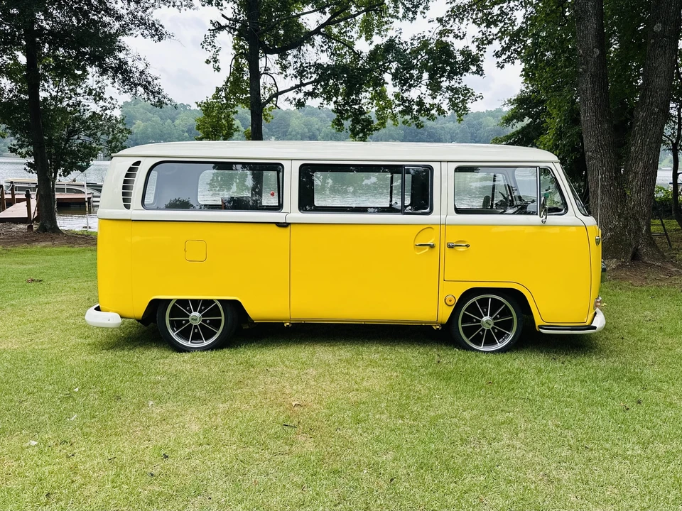 1968 Volkswagen Bay-Window Bus - Image 21 of 31