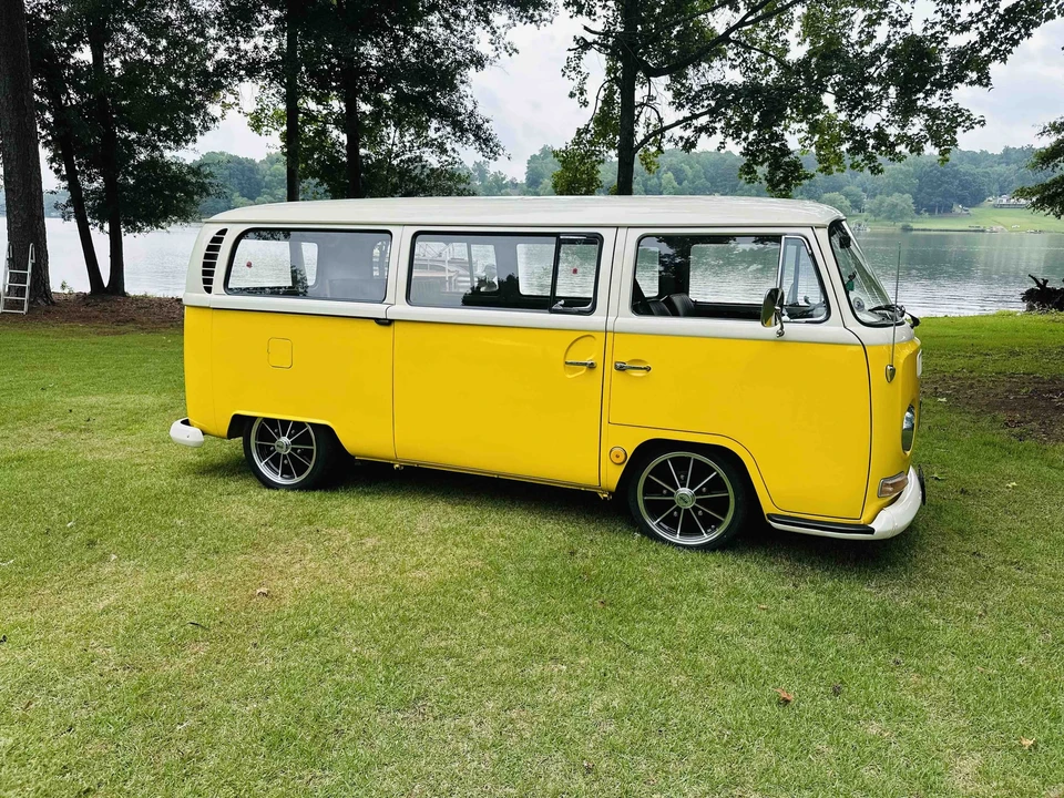1968 Volkswagen Bay-Window Bus - Image 22 of 31