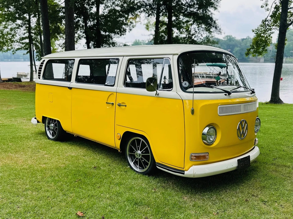 1968 Volkswagen Bay-Window Bus - Image 24 of 31