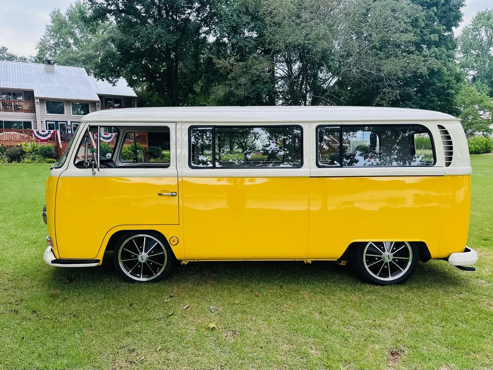 1968 Volkswagen Bay-Window Bus - Image 7 of 31