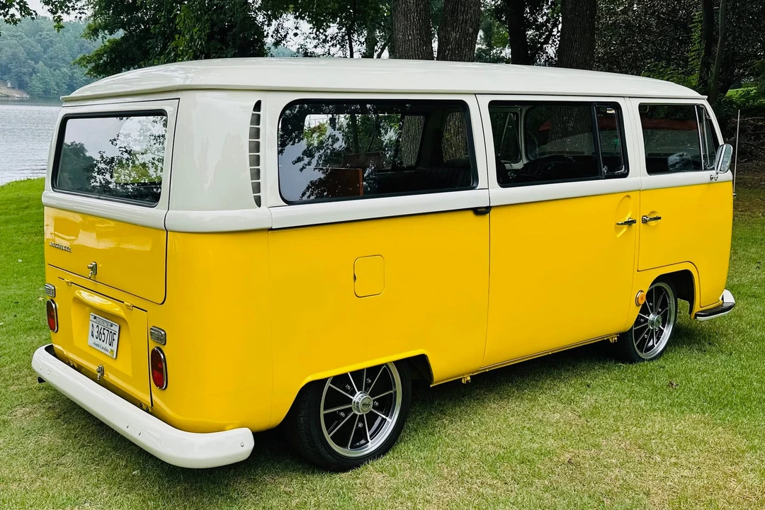 1968 Volkswagen Bay-Window Bus - Image 18 of 31