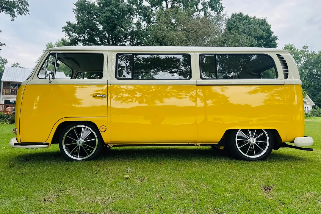 1968 Volkswagen Bay-Window Bus - Image 6 of 31