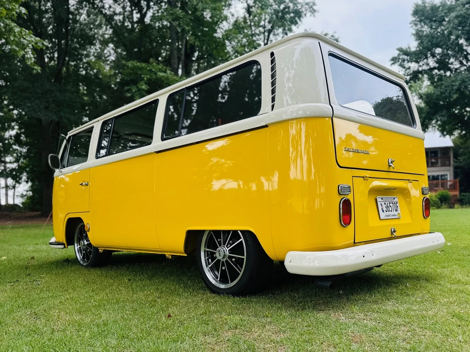 1968 Volkswagen Bay-Window Bus - Image 9 of 31