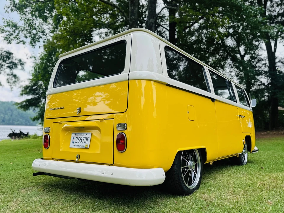 1968 Volkswagen Bay-Window Bus - Image 17 of 31