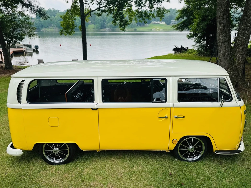 1968 Volkswagen Bay-Window Bus - Image 19 of 31