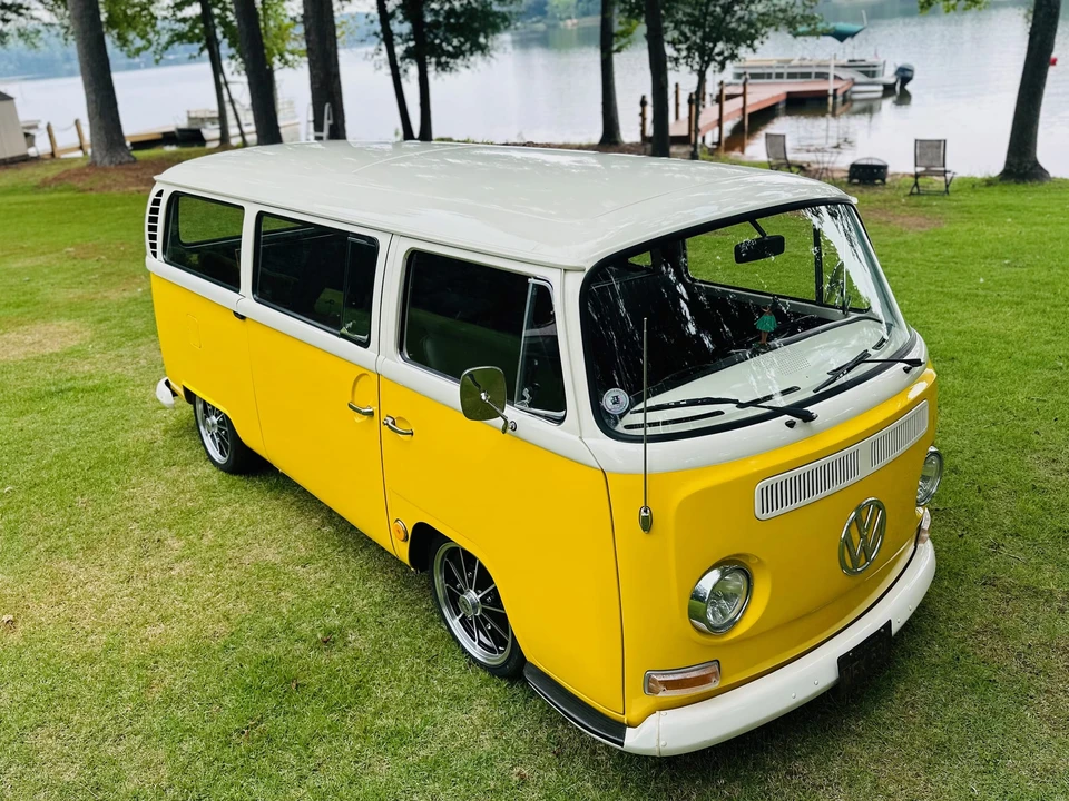 1968 Volkswagen Bay-Window Bus - Image 25 of 31