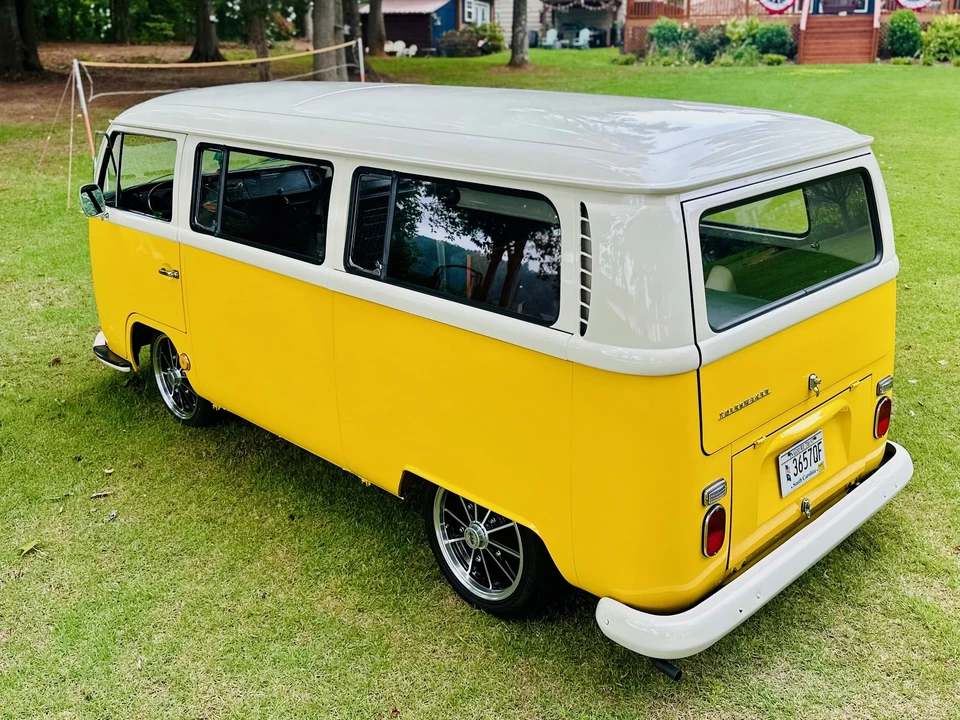 1968 Volkswagen Bay-Window Bus - Image 10 of 31