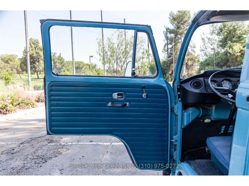1968 Volkswagen Bay-Window Bus - Image 28 of 31