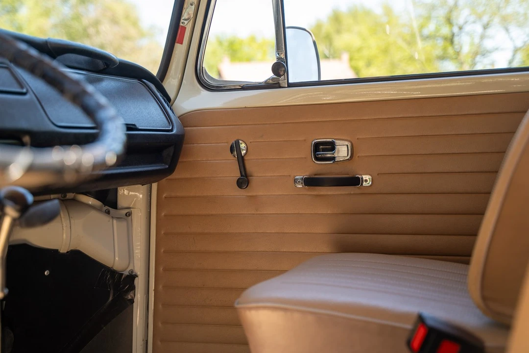 1968 Volkswagen Bay-Window Camper - Image 11 of 31