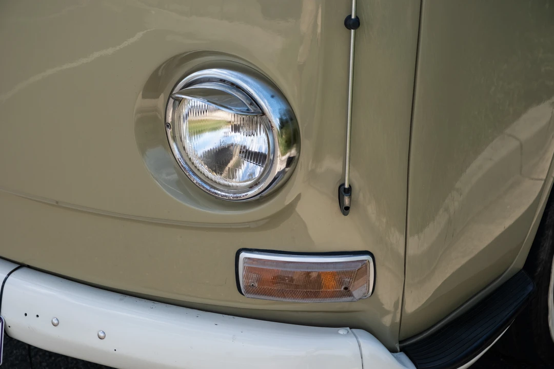 1968 Volkswagen Bay-Window Bus - Image 22 of 31