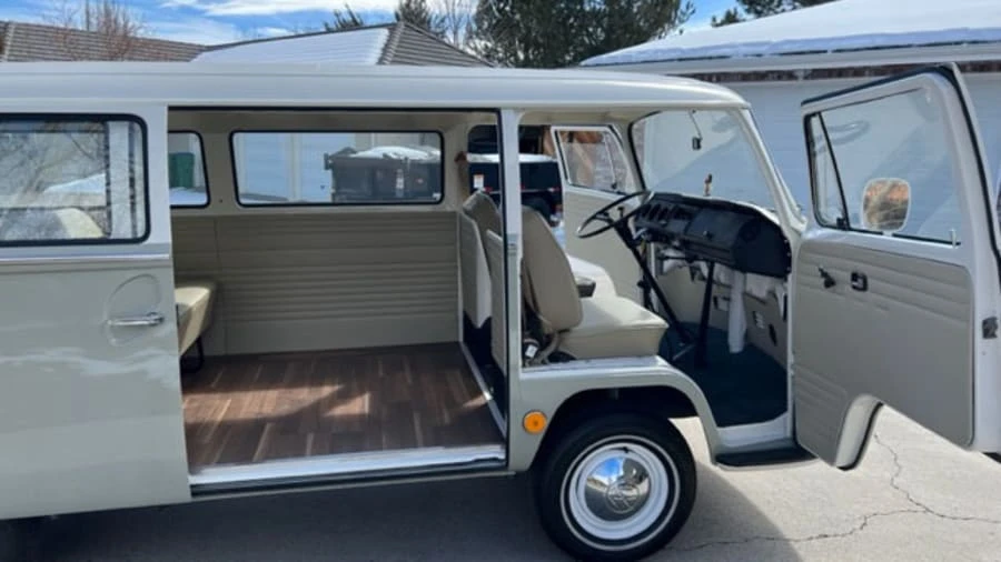 1968 Volkswagen Bay-Window Bus - Image 12 of 30