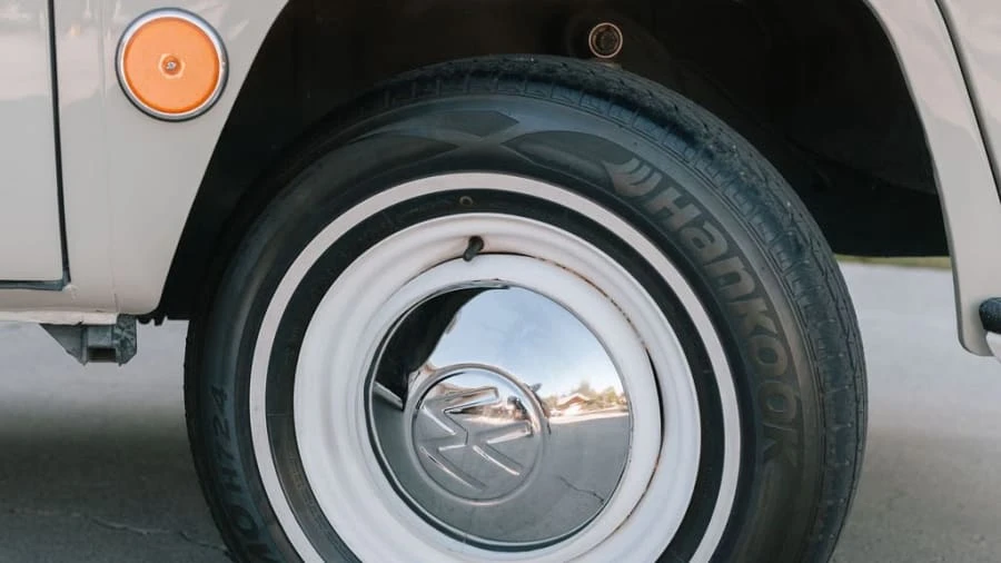 1968 Volkswagen Bay-Window Bus - Image 15 of 30