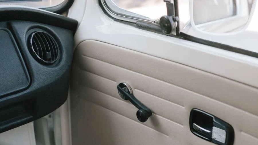 1968 Volkswagen Bay-Window Bus - Image 24 of 30