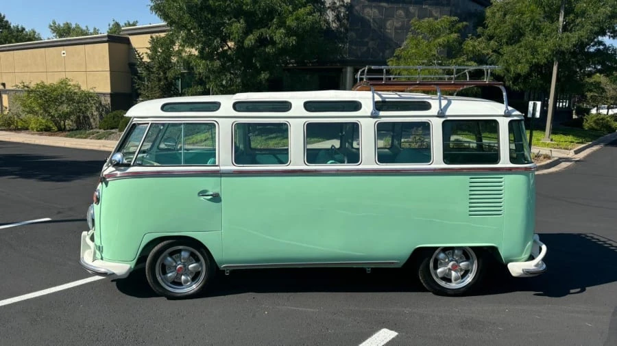 1968 Volkswagen Bay-Window Bus - Image 11 of 31