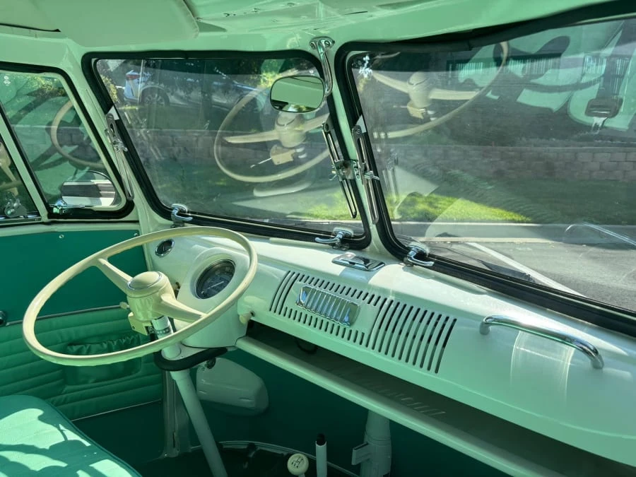 1968 Volkswagen Bay-Window Bus - Image 26 of 31