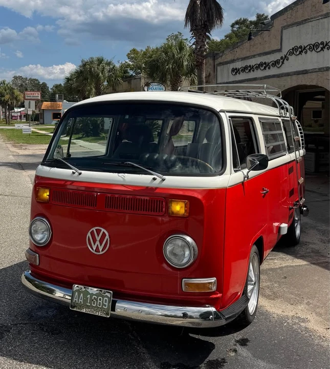 1968 Volkswagen Bay-Window Bus - Image 2 of 8