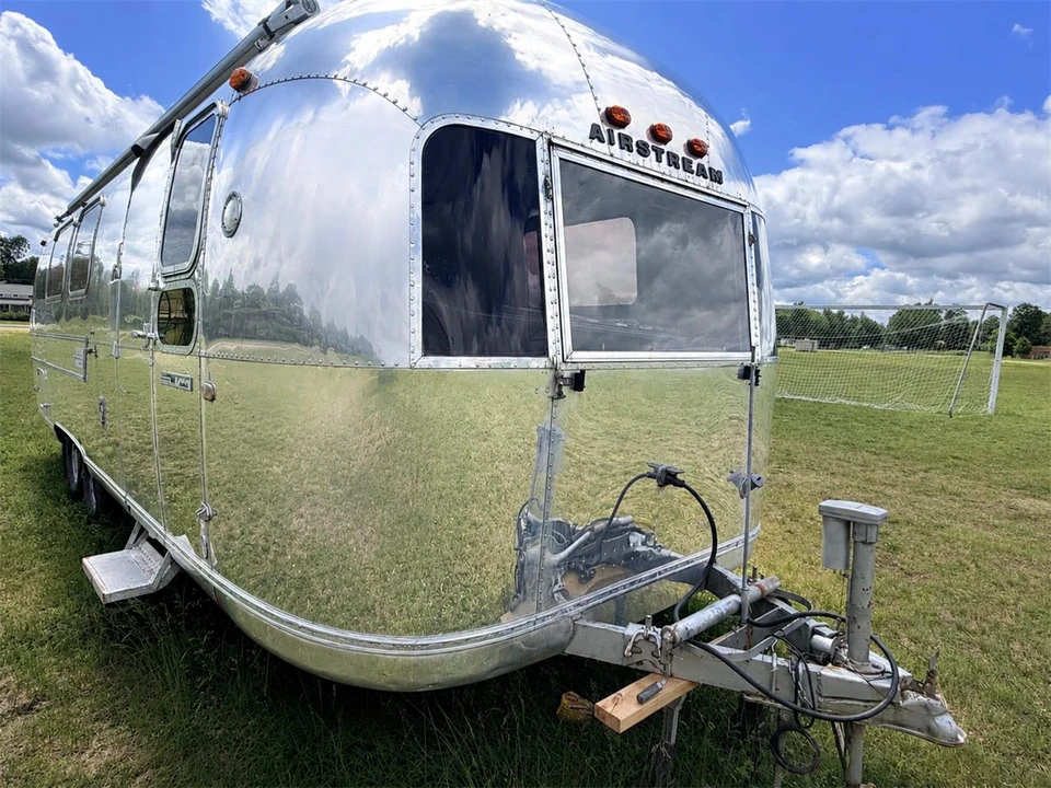 1969 Airstream - Image 3 of 24