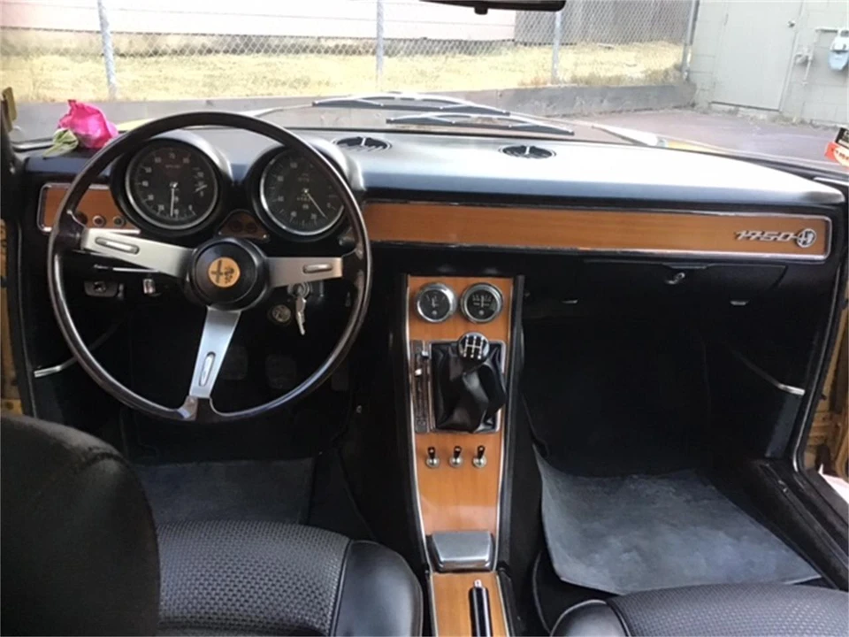 1969 Alfa Romeo 1750 GT Veloce - Image 27 of 31