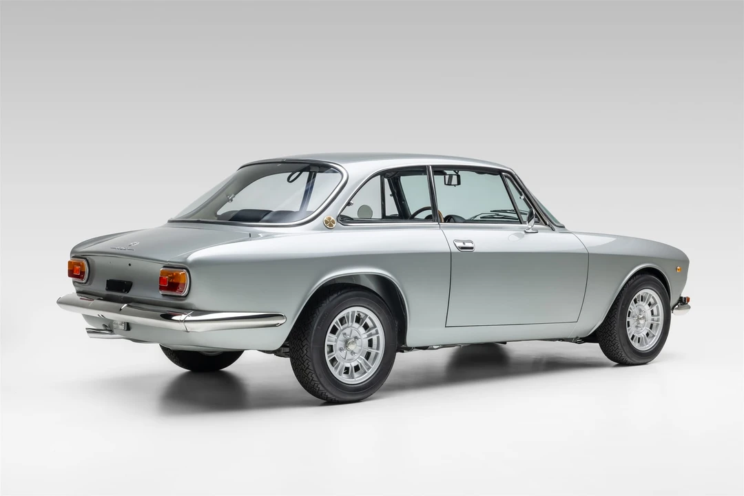 1969 Alfa Romeo 1750 GT Veloce - Image 14 of 31