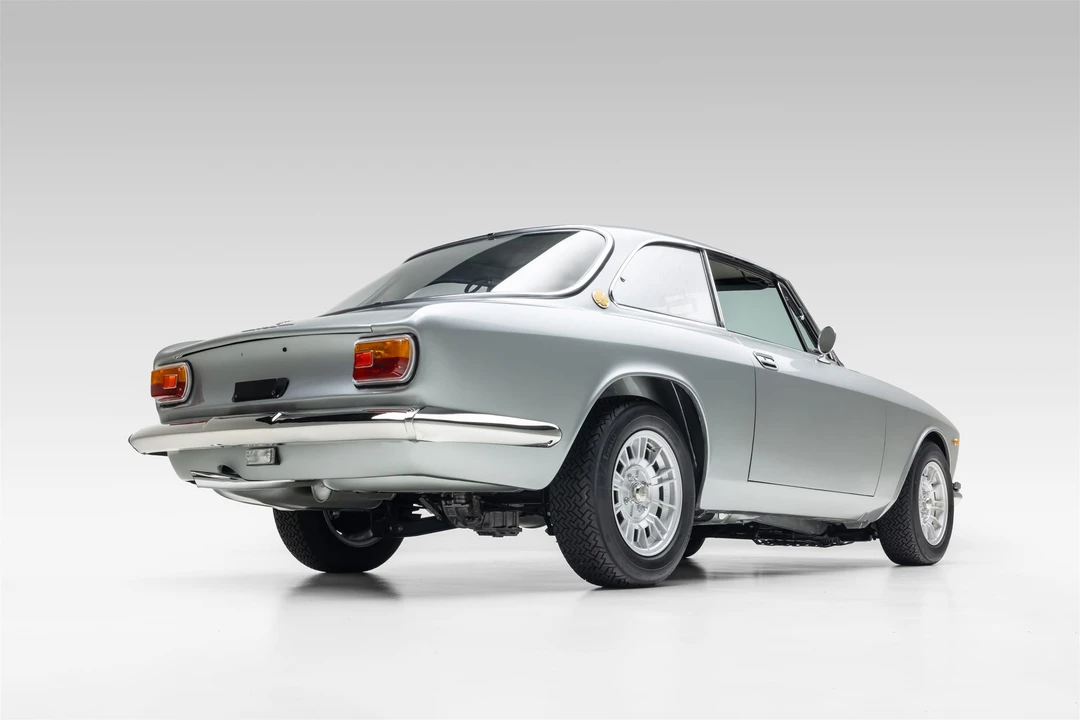 1969 Alfa Romeo 1750 GT Veloce - Image 13 of 31