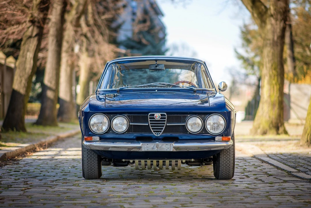 1969 Alfa Romeo 1750 GT Veloce - Image 2 of 31