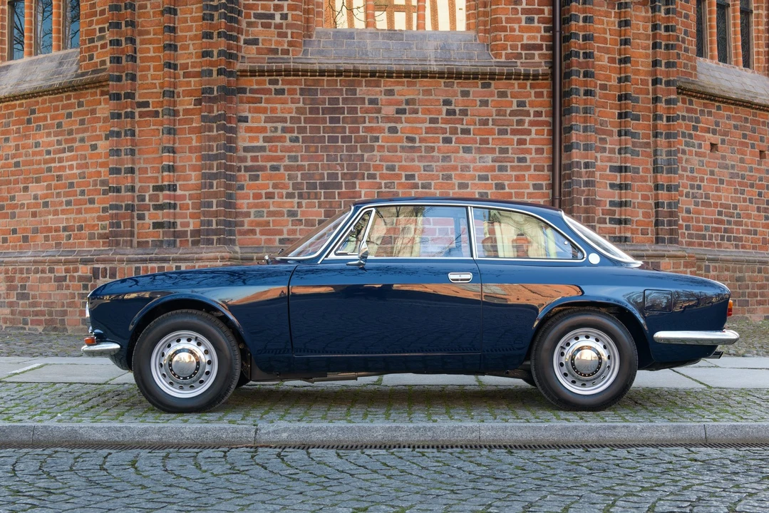 1969 Alfa Romeo 1750 GT Veloce - Image 7 of 31