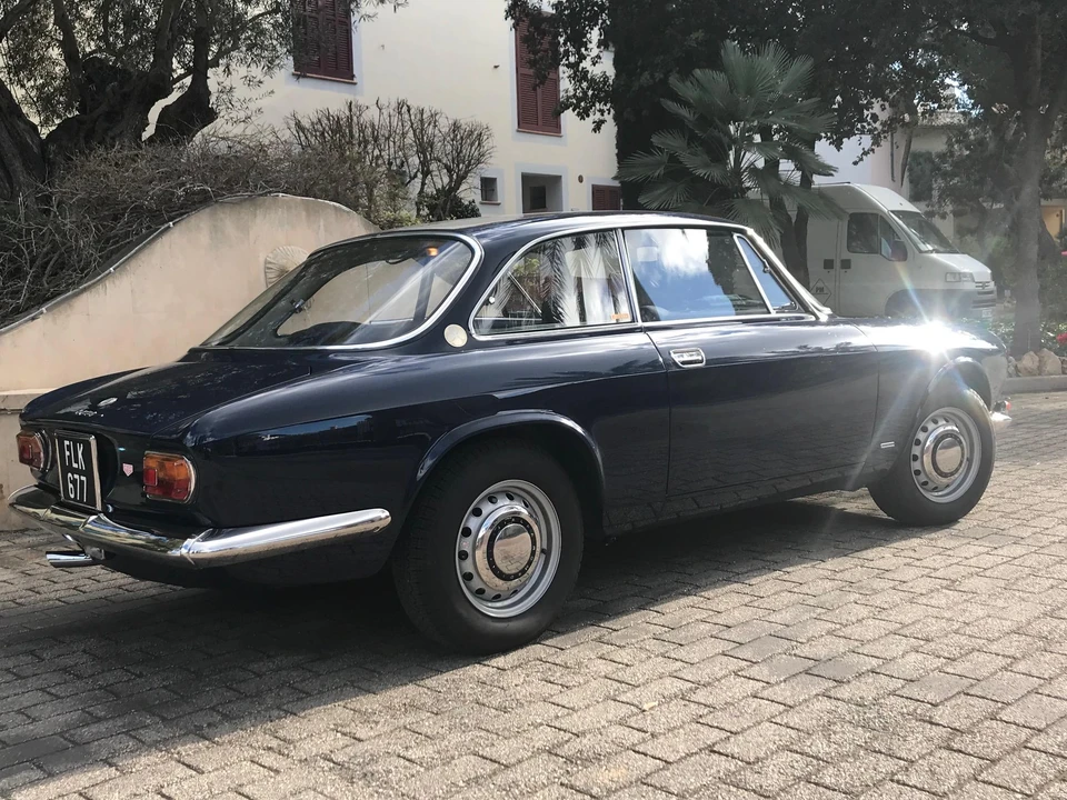 1969 Alfa Romeo 1750 GT Veloce - Image 24 of 31