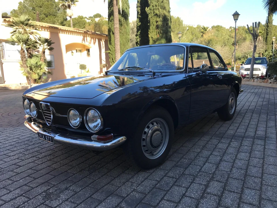 1969 Alfa Romeo 1750 GT Veloce - Image 14 of 31