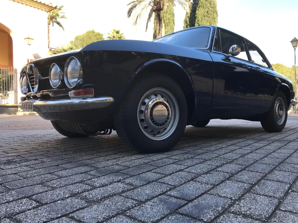 1969 Alfa Romeo 1750 GT Veloce - Image 13 of 31