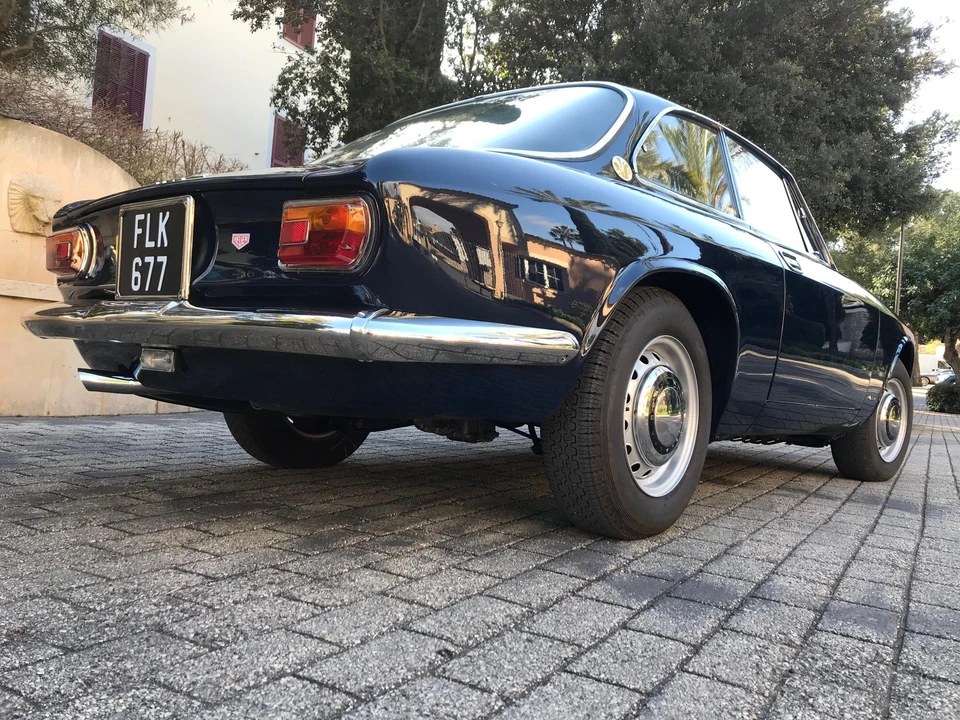 1969 Alfa Romeo 1750 GT Veloce - Image 26 of 31