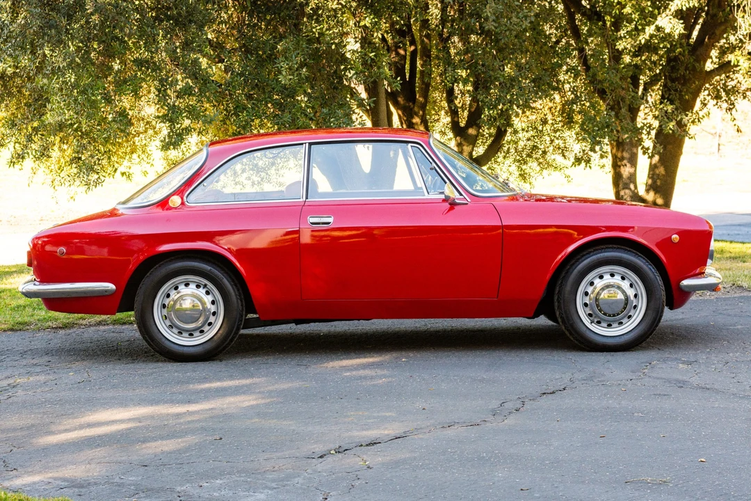 1969 Alfa Romeo 1750 GT Veloce - Image 9 of 31