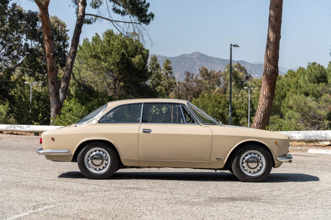 1969 Alfa Romeo 1750 GT Veloce - Image 15 of 31