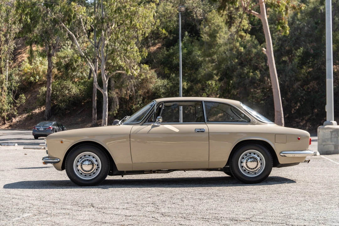 1969 Alfa Romeo 1750 GT Veloce - Image 7 of 31