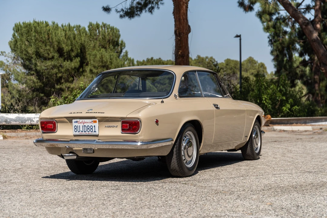 1969 Alfa Romeo 1750 GT Veloce - Image 12 of 31