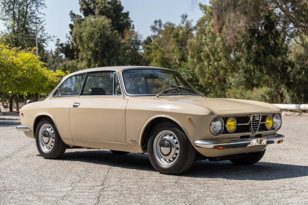 1969 Alfa Romeo 1750 GT Veloce - Image 2 of 31
