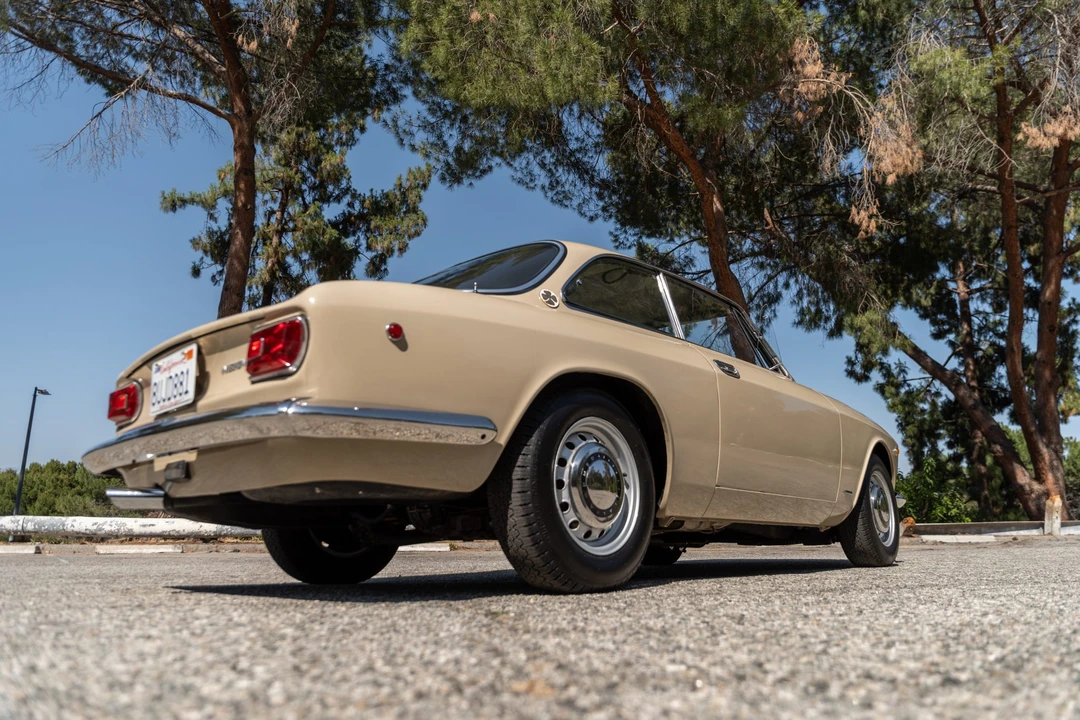 1969 Alfa Romeo 1750 GT Veloce - Image 14 of 31