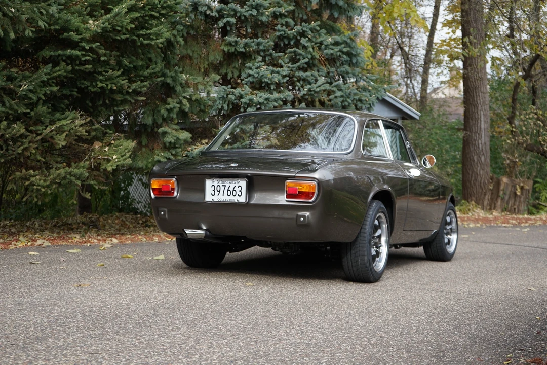 1969 Alfa Romeo Giulia Sprint GT Veloce - Image 30 of 31
