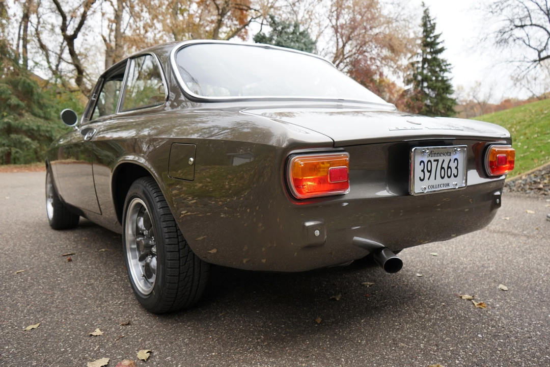 1969 Alfa Romeo Giulia Sprint GT Veloce - Image 29 of 31