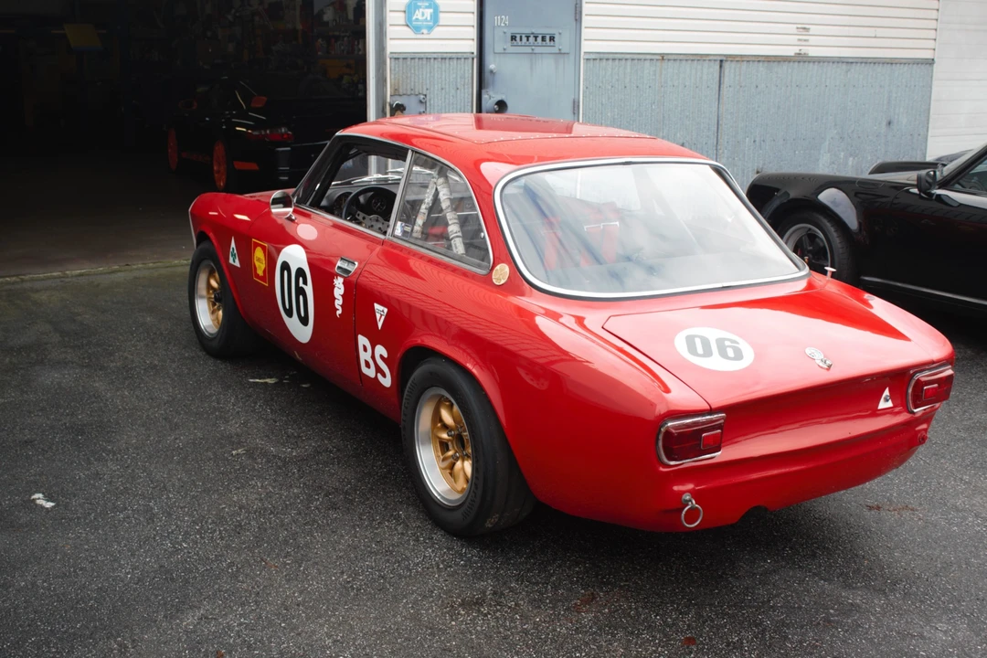 1969 Alfa Romeo 1750 GT Veloce - Image 14 of 31