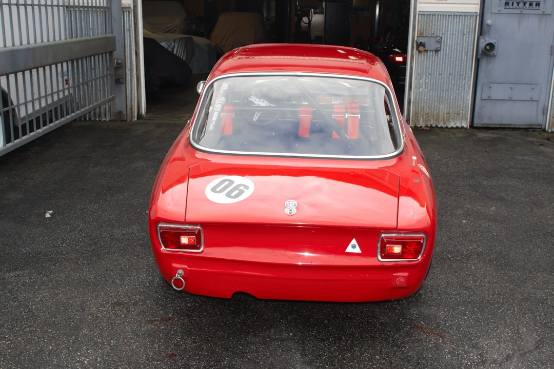 1969 Alfa Romeo 1750 GT Veloce - Image 11 of 31