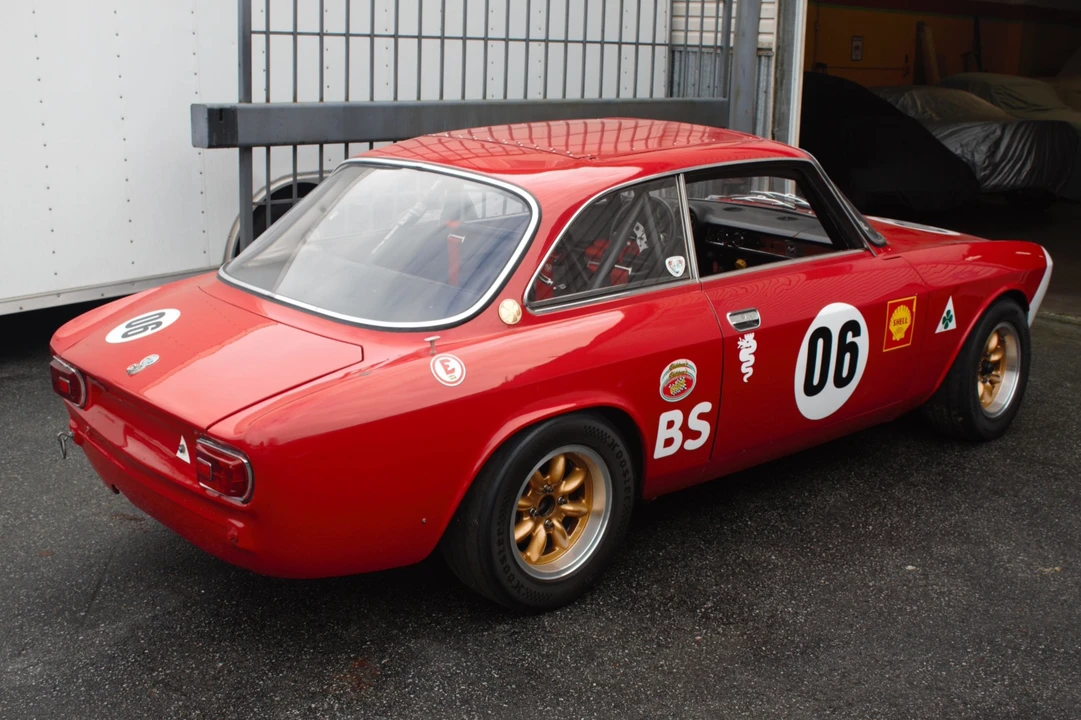 1969 Alfa Romeo 1750 GT Veloce - Image 9 of 31