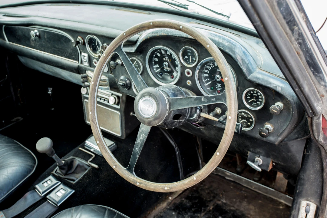 1969 Aston Martin DB6 Vantage - Image 24 of 27